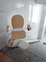 Silla salvaescaleras Acorn instalada en una comunidad de vecinos de Leganés (Madrid)