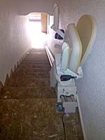 Silla salvaescaleras Acorn instalada en una comunidad de propietarios en Valencia