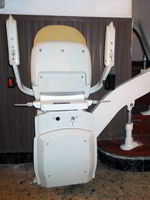 Silla salvaescaleras Curve instalada en un domicilio particular de Teia